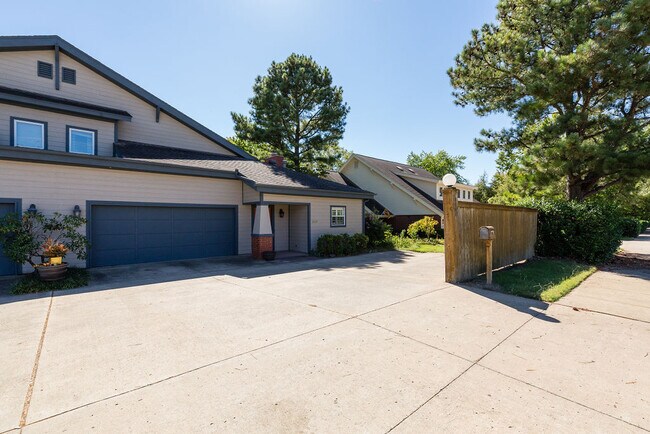 2633 E Joyce Blvd