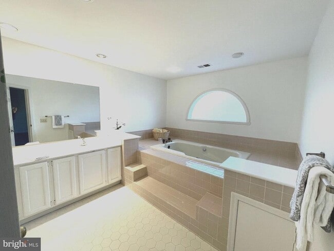 6319 Chaucer View Cir