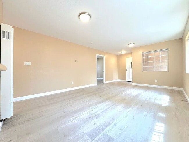 Photo - 1385 E Vernon Ave