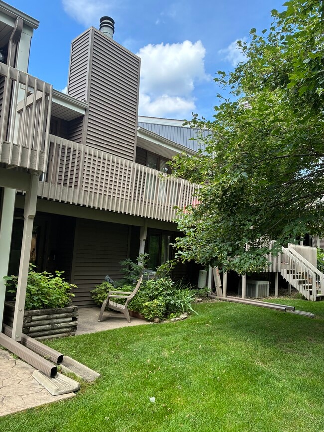 Photo - 2750 Dale St N