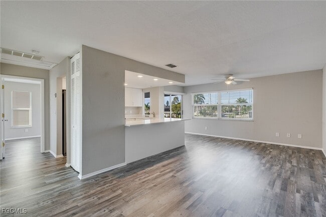 Photo - 429 SW 47th Terrace Unit 4