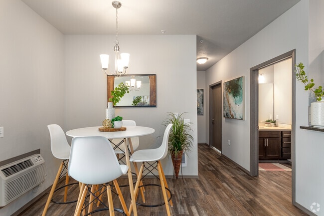 2BR, 1BA - 978SF