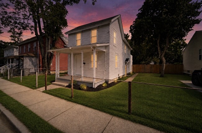 Photo - 210 W Buck St