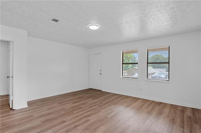 Photo - 340 Tanglewood Dr