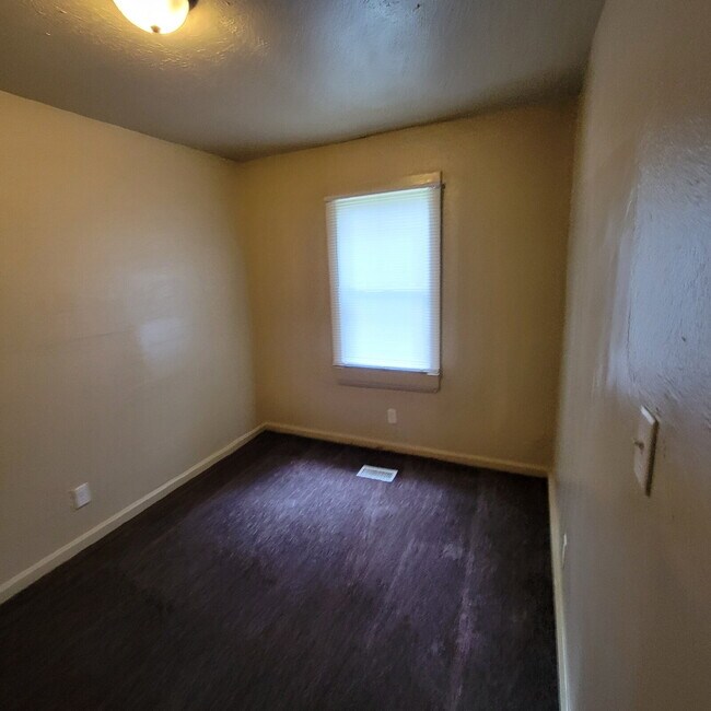 4BR/1.5BATH House near Fairgrounds!