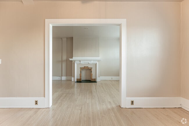 1BR, 1BA - 950SF