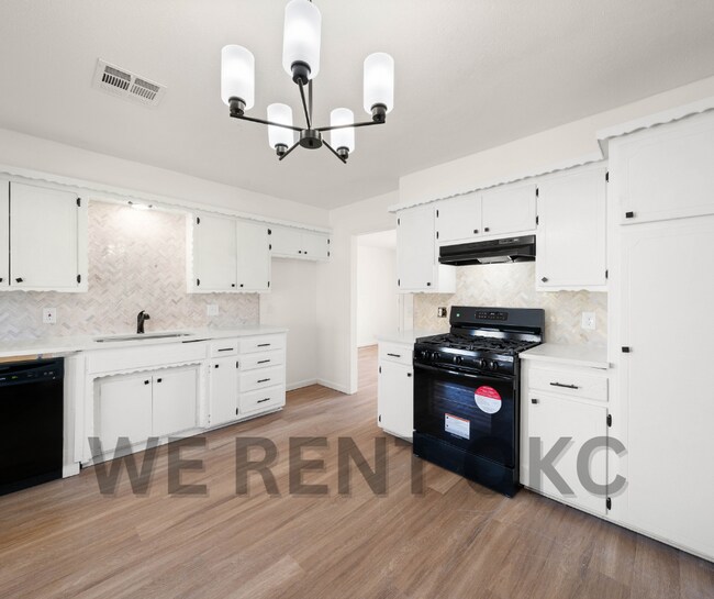 Photo - 16391 Lynn St