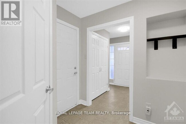 Photo - 914 Messor Cres