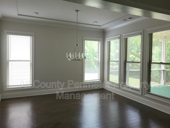 Photo - 819 Olmsted Ln
