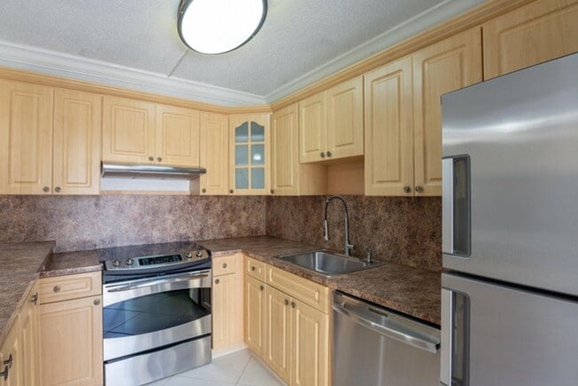 Building Photo - 1700 Embassy Dr