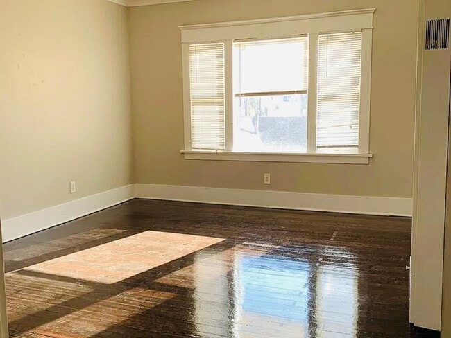 Photo - 307 Unidad 1106 E. 1st Street