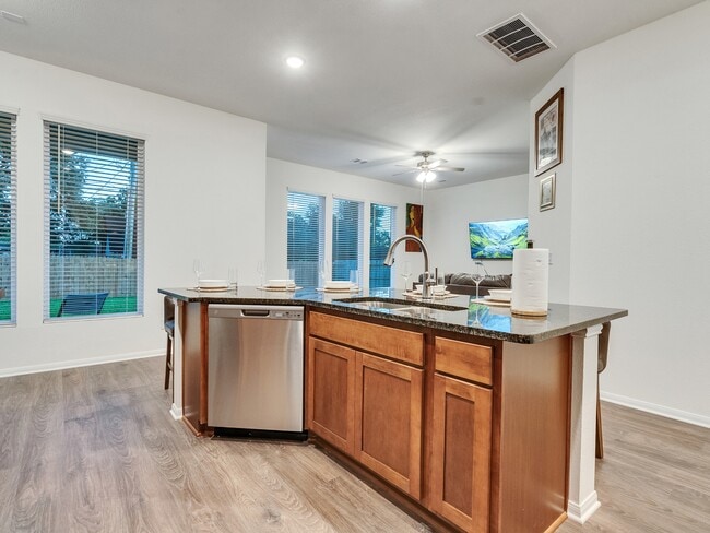Photo - 409 Magnolia Ln