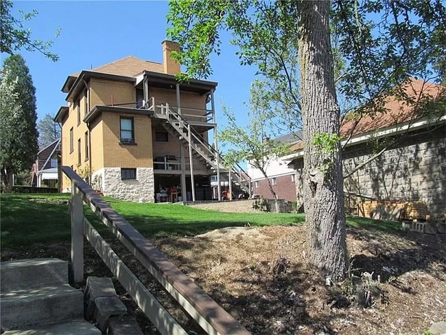 View of side yard and Private back porch (lower) Yard is now fenced in - 729 Gallion Ave Unit 1