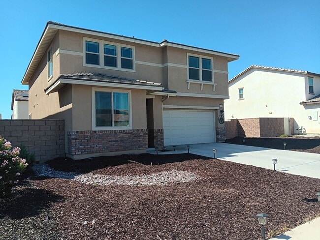 Building Photo - Newer 4 Bedroom Home is now for rent!