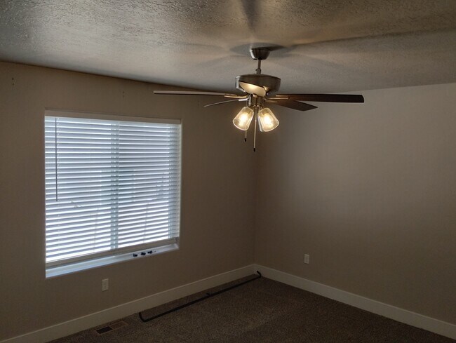 Photo - 1601 S Quartz Dr