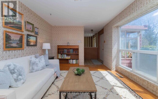 Photo - 32 Broadleaf Rd