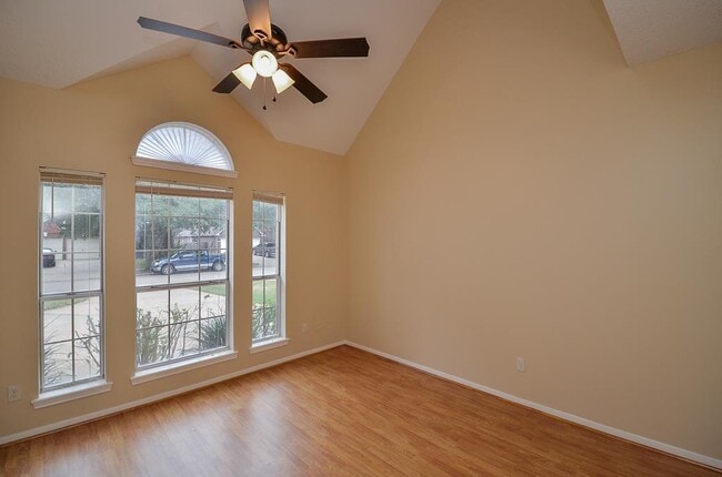 Photo - 139 Skycrest Dr