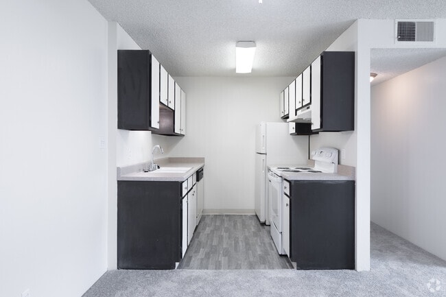 2BR, 1BA - 840SF