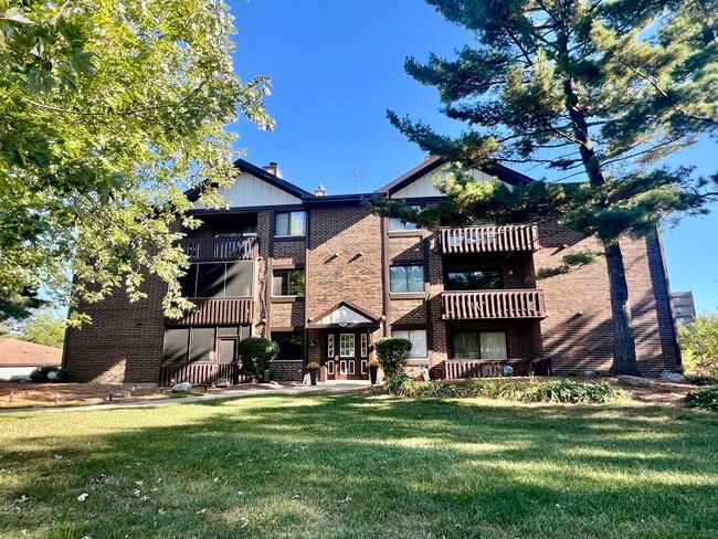 Photo - 5985 Lakeside Pl Unit 302