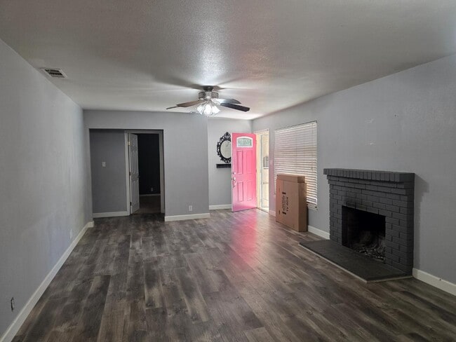 1225 W Beverly Pl