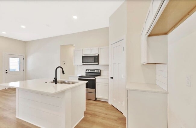 Photo - 17003 W Kashmir St