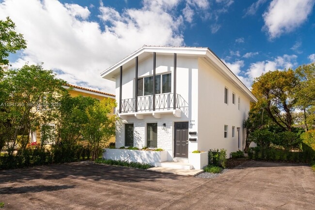 Building Photo - 2922 S Le Jeune Rd Unit 2