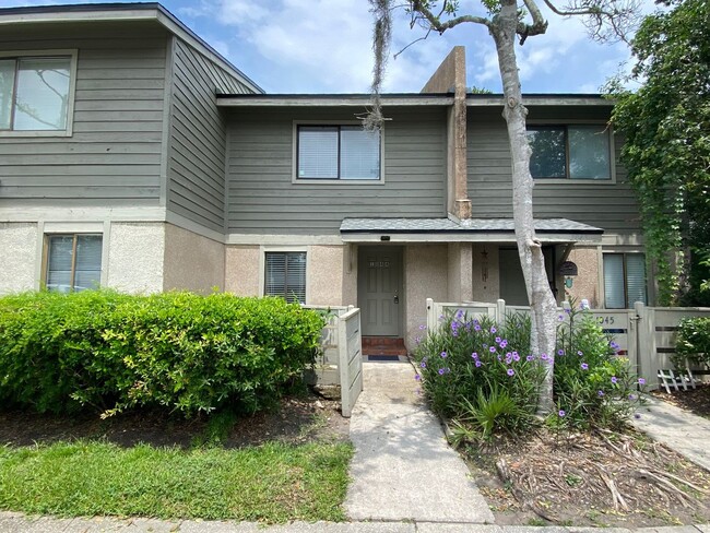 Nice 2 bedroom, 2.5 bathroom duplex for re... - Nice 2 bedroom, 2.5 bathroom duplex for re... Townhome