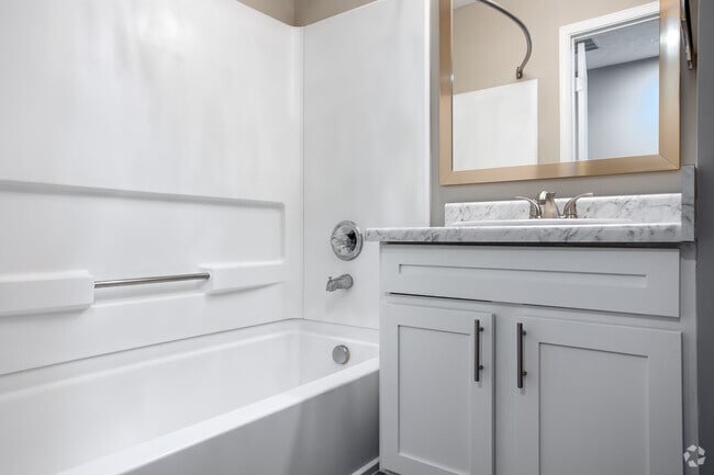 3BR, 2.5BA - 1,125 SF - The Oynx - Bathroom