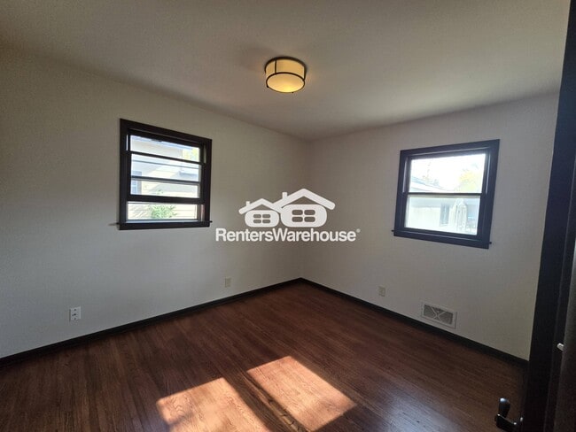 Photo - 810 3rd Ave E