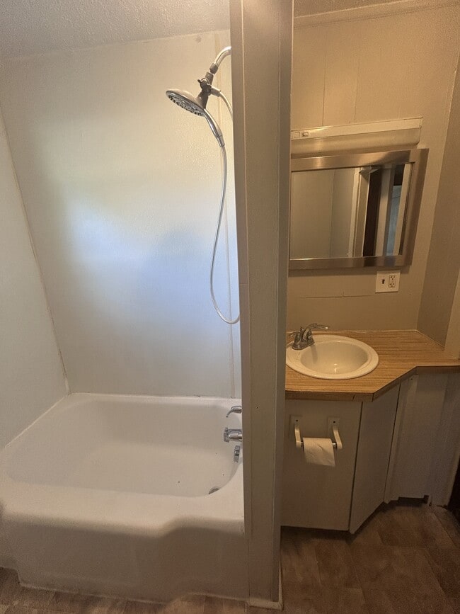 Photo - 2252 Beidler St