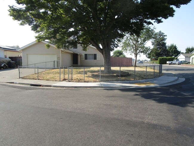 Photo - 1001 Mockingbird Ln