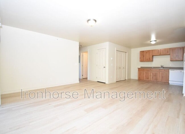 Photo - 807 W Villard St Unit #19