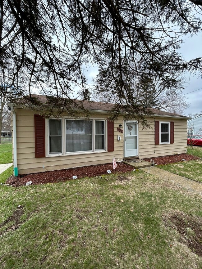 Photo - 408 E Broadwell St