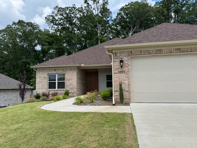 Photo - 5021 Springwood Cir