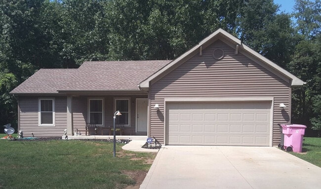 Building Photo - 3 Bedroom Home in Jimtown Schools!