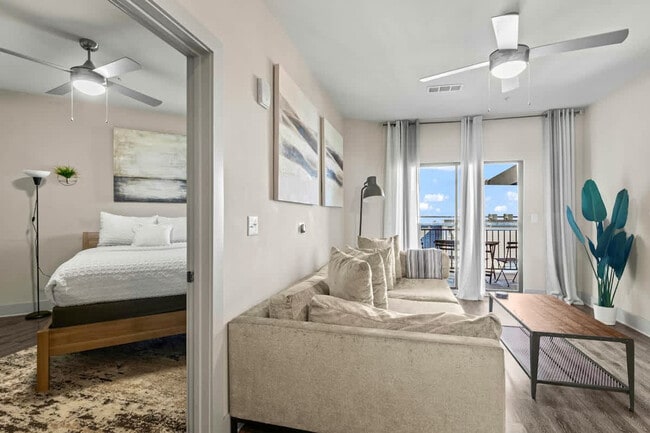 Photo - 455 14th St NW Unidad ID1343898P