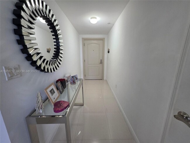 Building Photo - 2701 SW 3rd Ave Unit 602