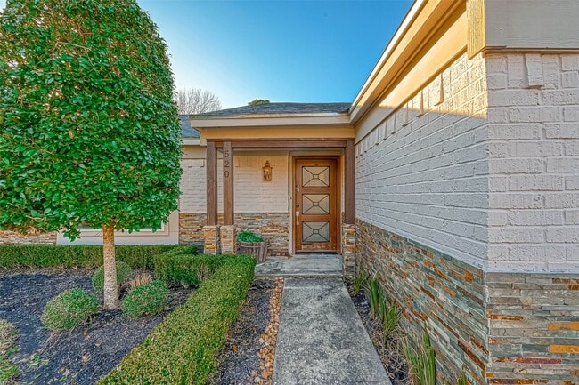 Photo - 520 E Castle Harbour Dr