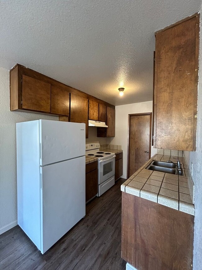 Photo - 2 Bed, 1.5 Bathroom Apartment Unit 1531 Gabilian -2