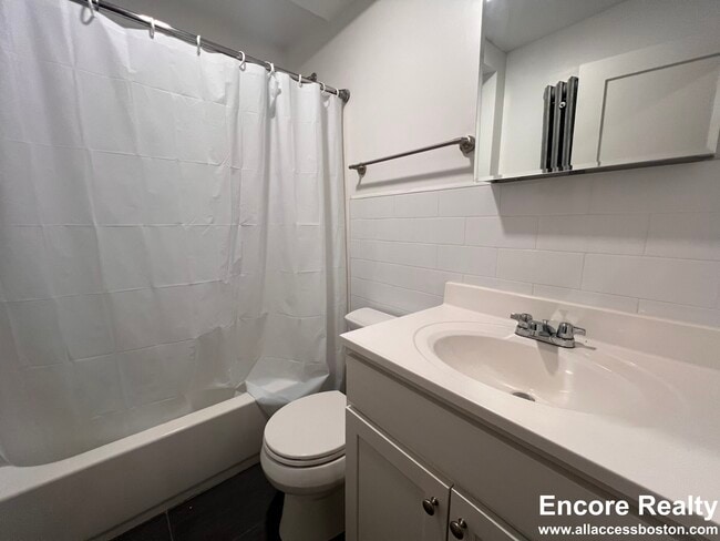 Photo - 123 Sutherland Rd Unit B