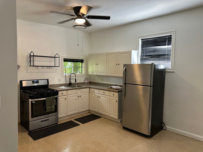 Photo - 395 Shasta St