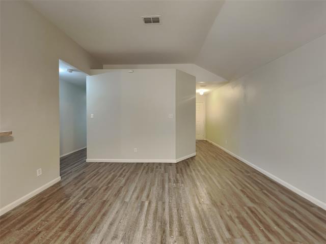 Photo - 1562 Sandhurst Dr