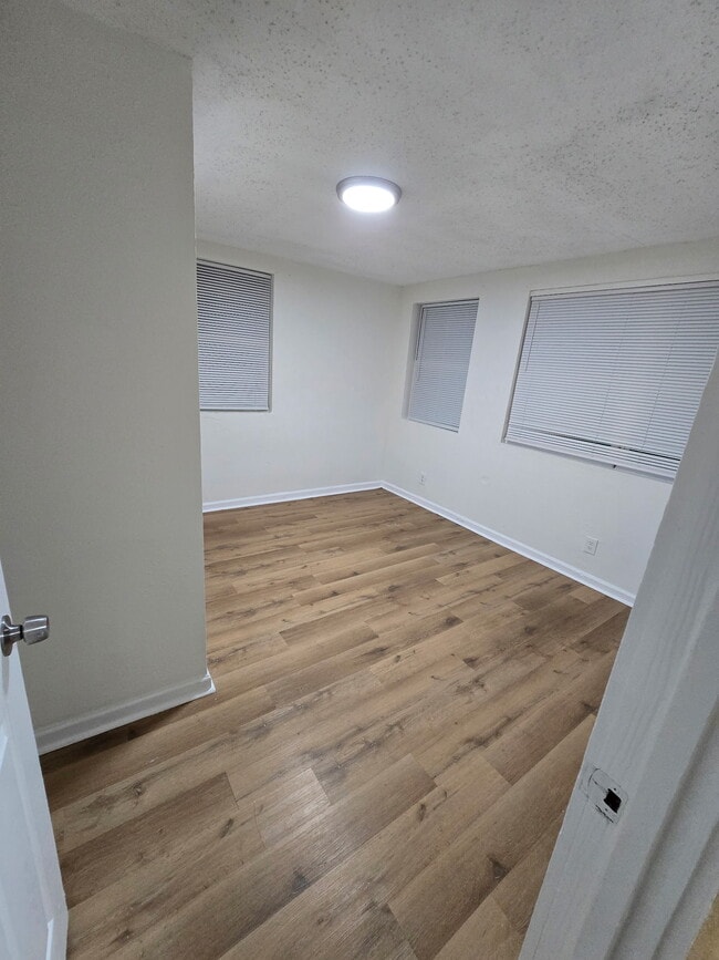 Photo - 1347 W 26th St