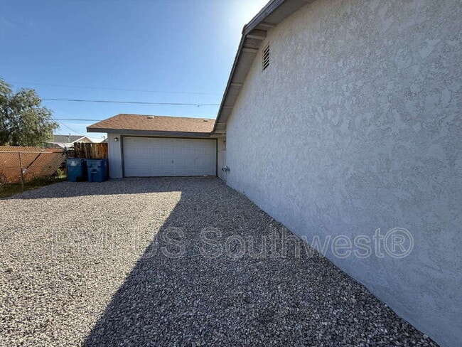 Photo - 664 Honeysuckle Rd