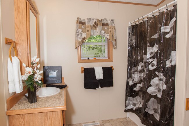 Photo - Queen Anne Courts