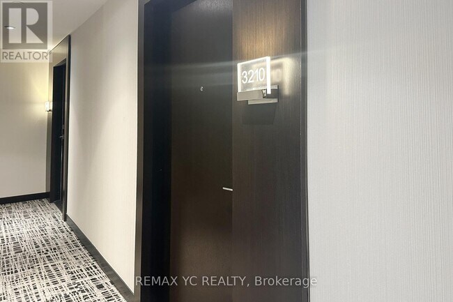 Photo - 2221 Yonge St Unit 3210