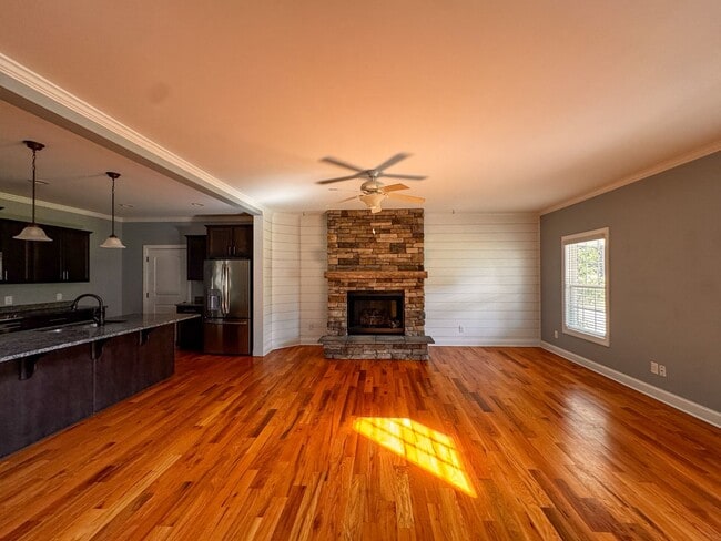 Photo - Spacious 5 Bed 3.5 Bath Home in Carthage