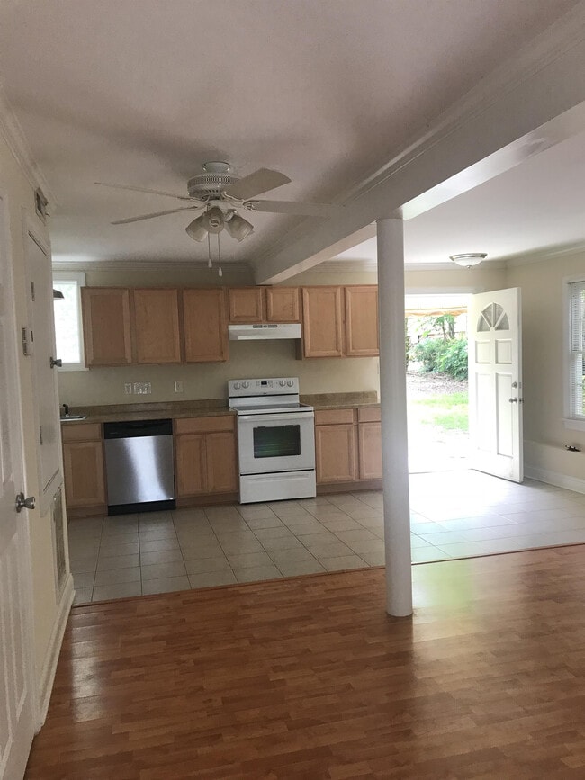 Photo - 1529 Thomas Ave