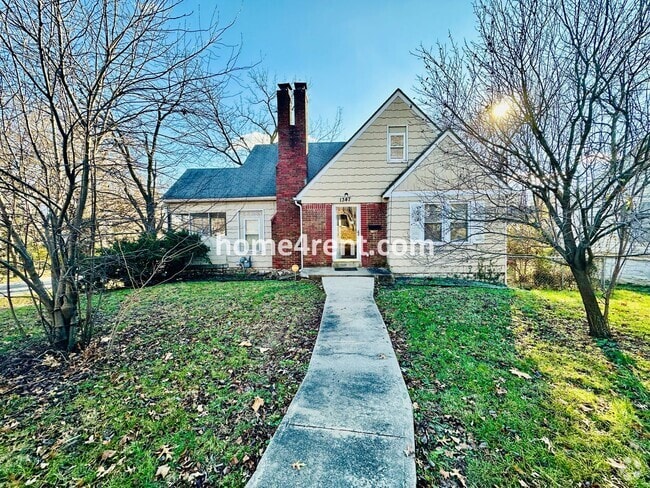 Building Photo - Adorable Home Featuring Wood Floors, SS Ap...