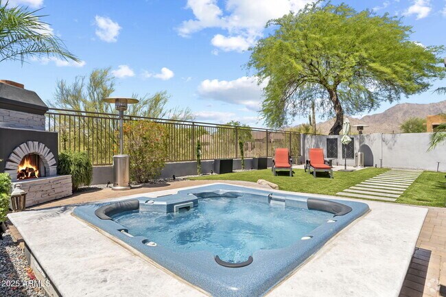 Building Photo - 10318 E Tierra Buena Ln Rental